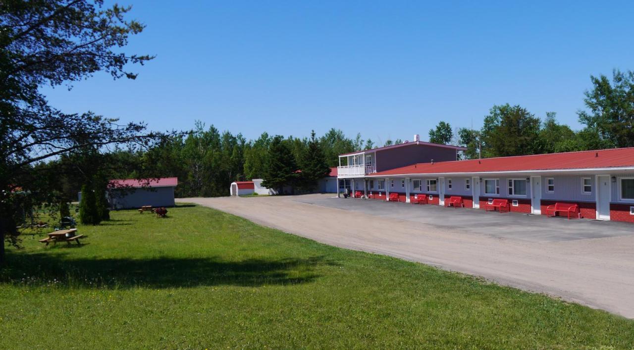 Auberge Restwell Motel Berry Mills Екстериор снимка