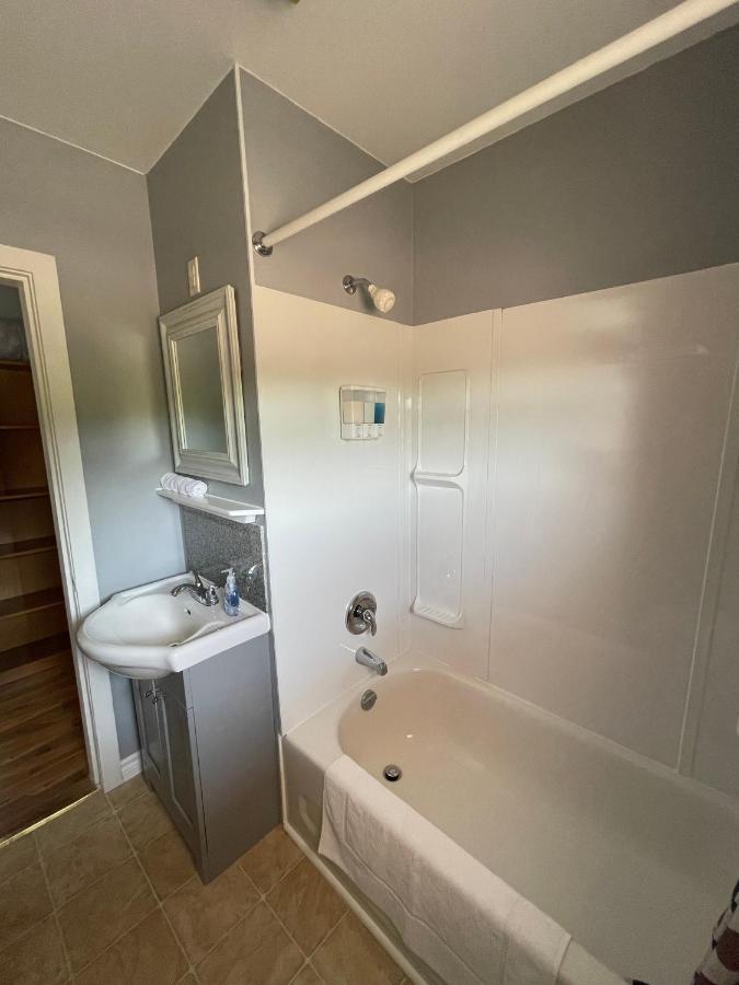 Auberge Restwell Motel Berry Mills Екстериор снимка